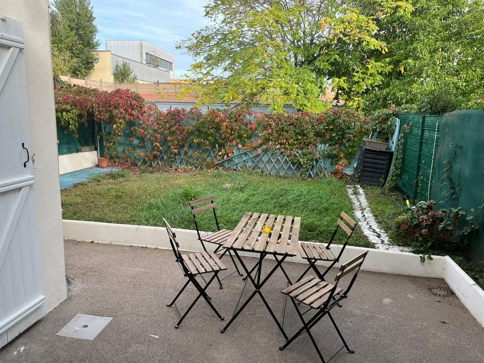 Charmante Maison Avec Jardin Sans Vis-A-Vis Saint-Fons Екстер'єр фото