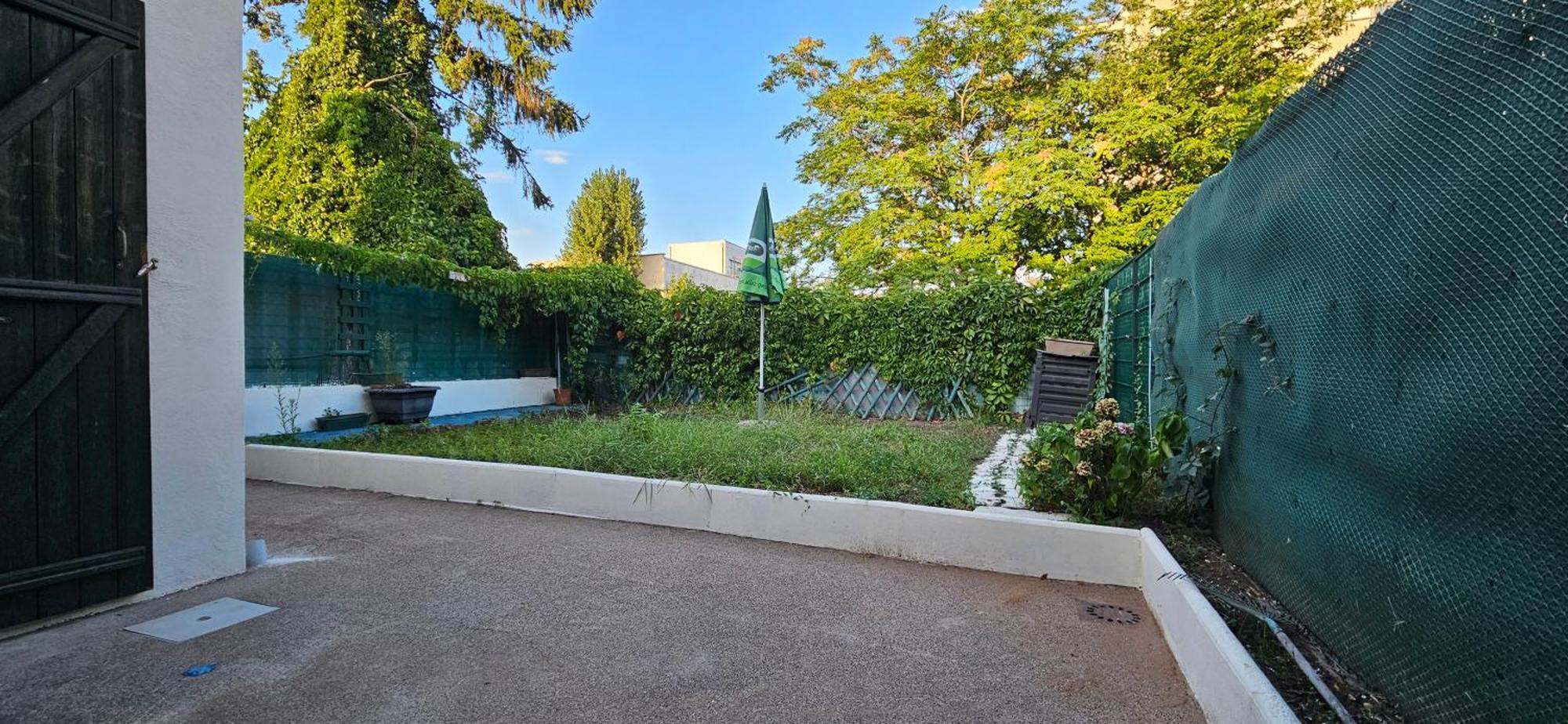 Charmante Maison Avec Jardin Sans Vis-A-Vis Saint-Fons Екстер'єр фото